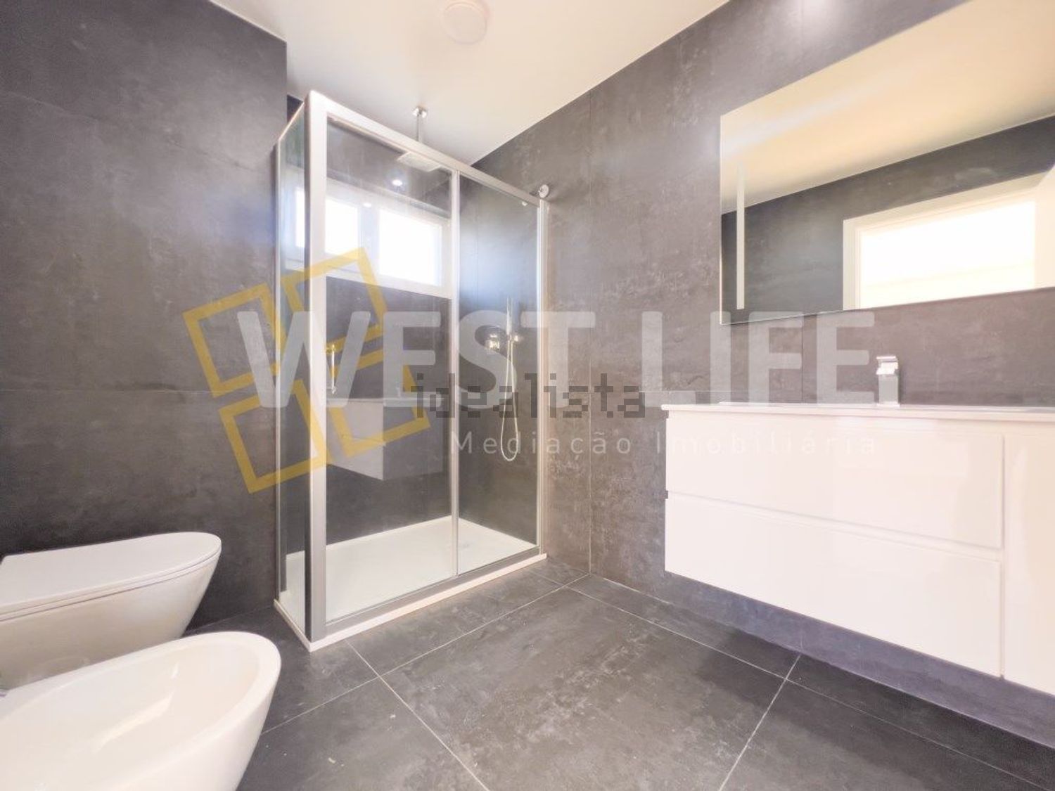 小楼房或独栋别墅出售在São Pedro da Cadeira - 卫生间