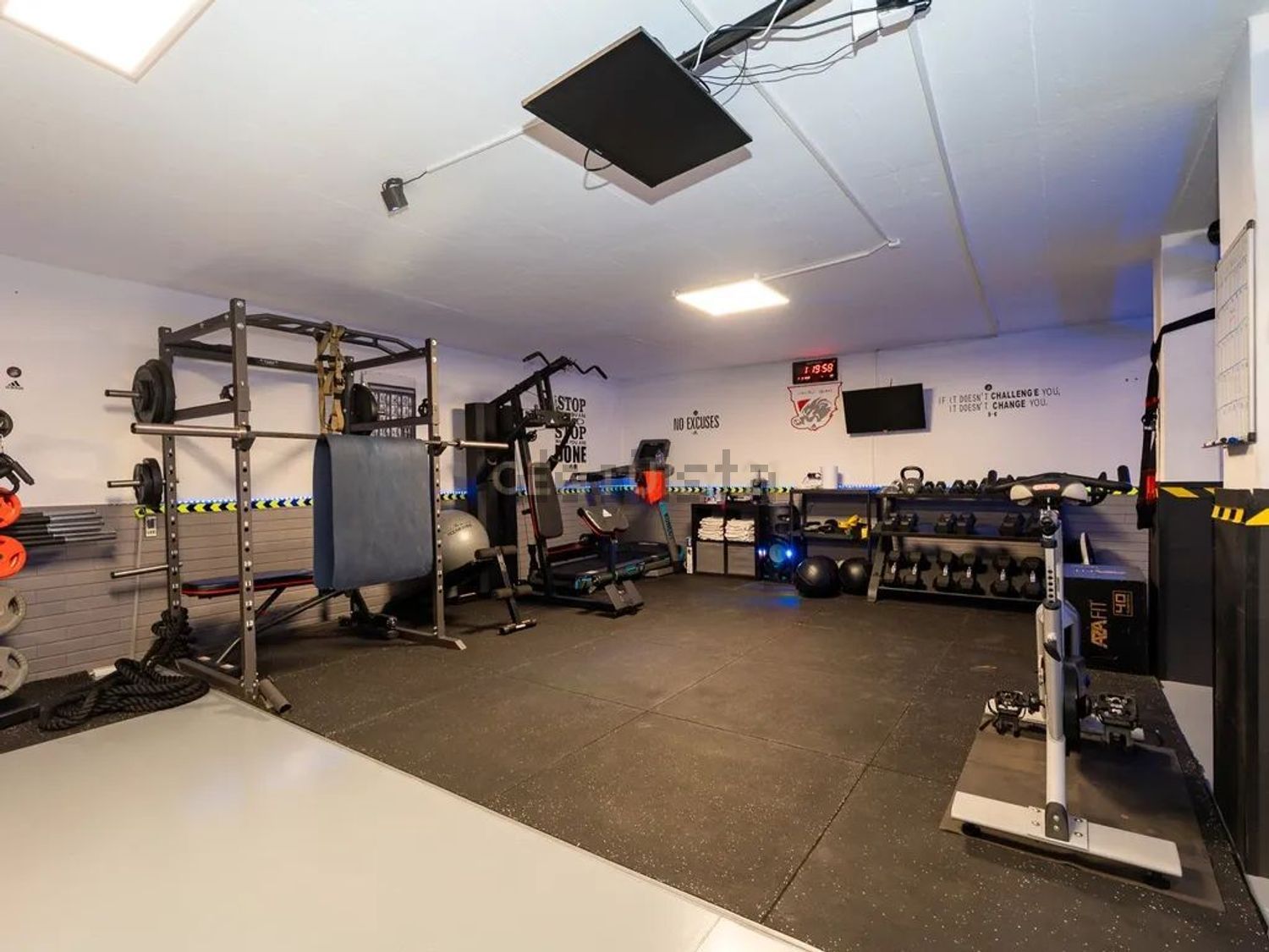 小楼房或独栋别墅出售在Rua dos Calços - 停车位