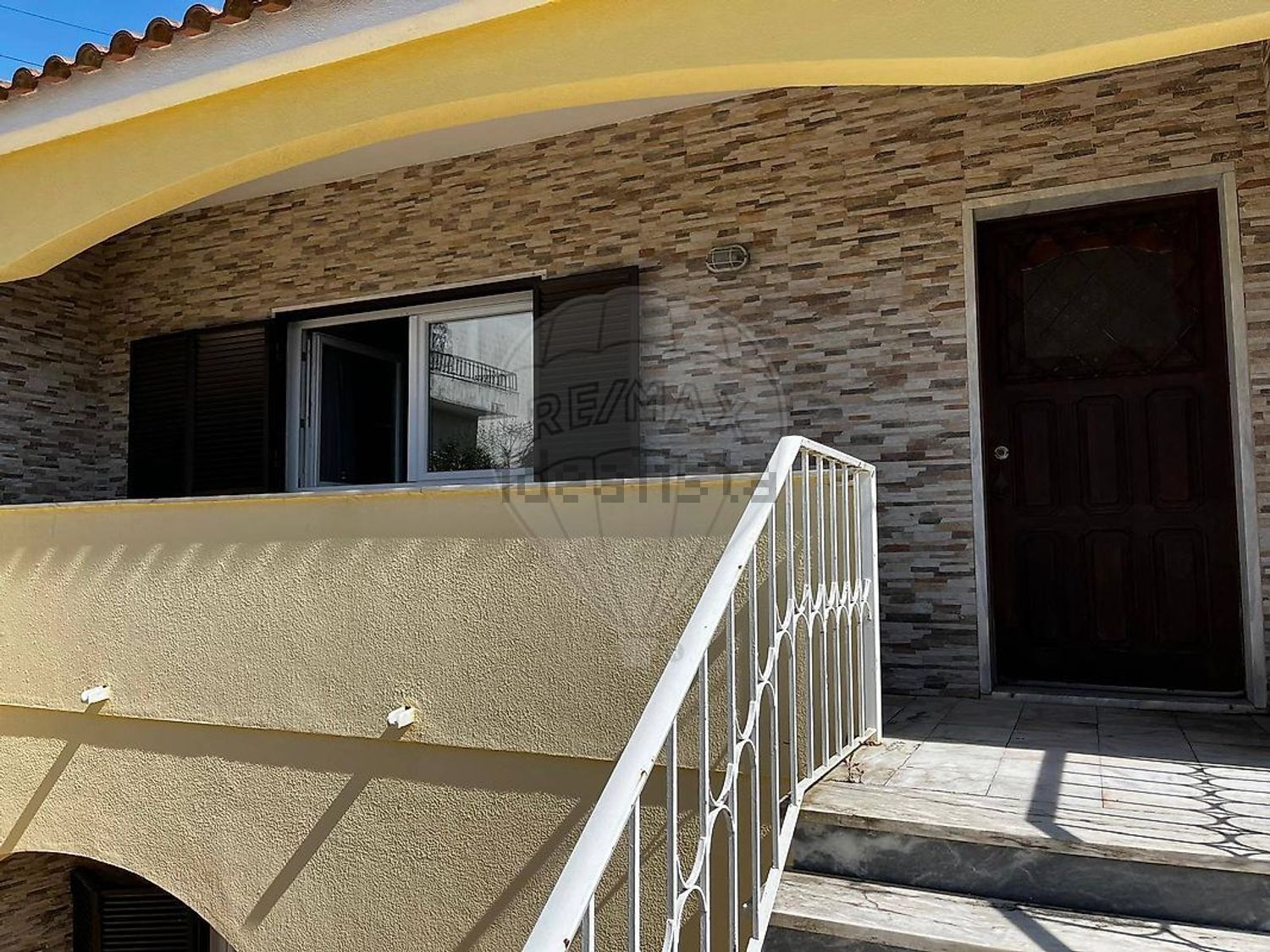 小楼房或独栋别墅出售在Rua Furnas - 外立面