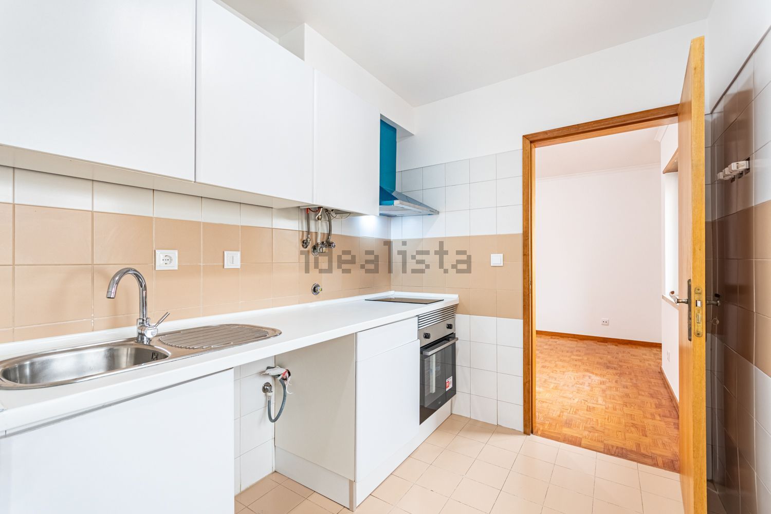 T0（单人公寓）出售在Rua dos Três Vales, 79 - 厨房