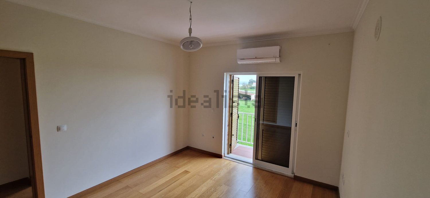 出租双拼别墅在Rua da Adega Cooperativa de Montijo, 194 - 居住