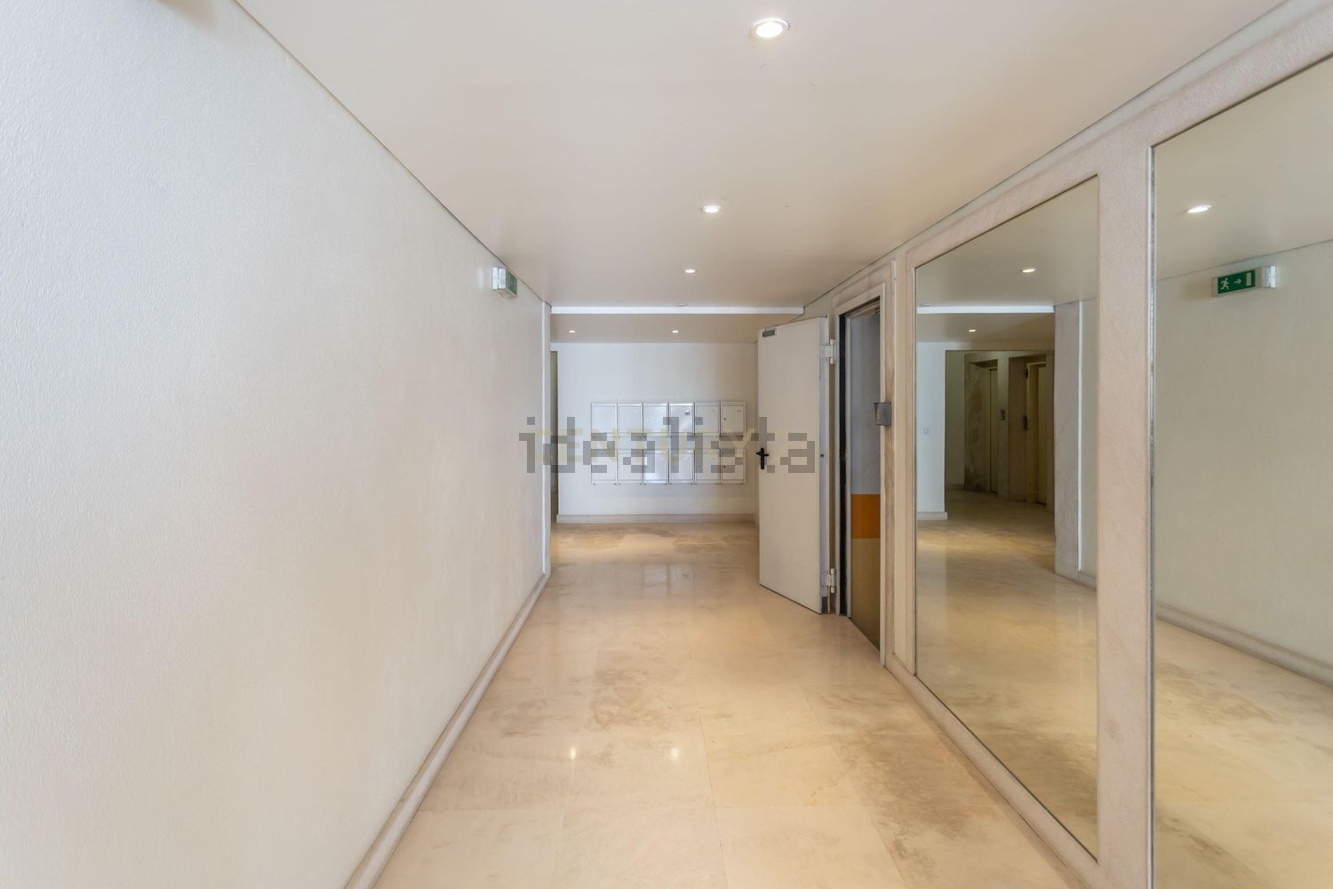 公寓 t3出售在Mouraria - Castelo - 过道