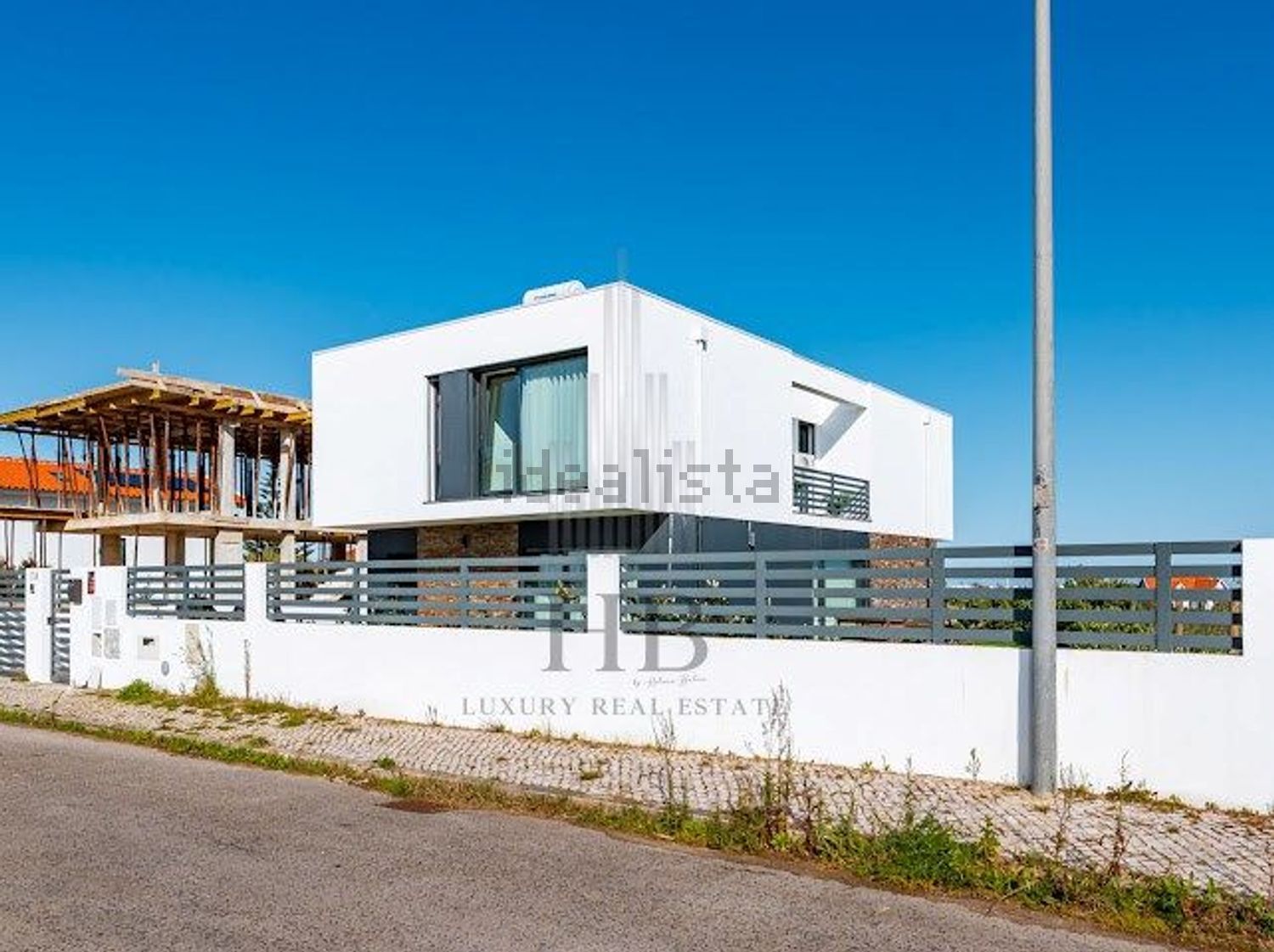 小楼房或独栋别墅出售magoito - 外立面