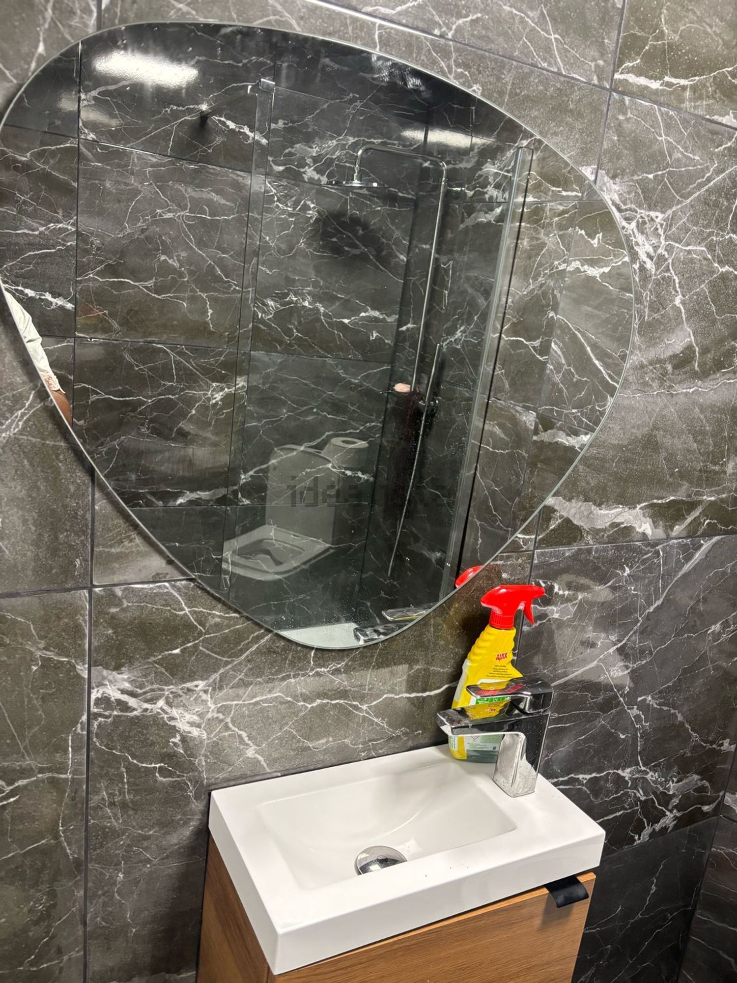 出租房间在Rua Fernão Mendes Pinto, 440 - 卫生间