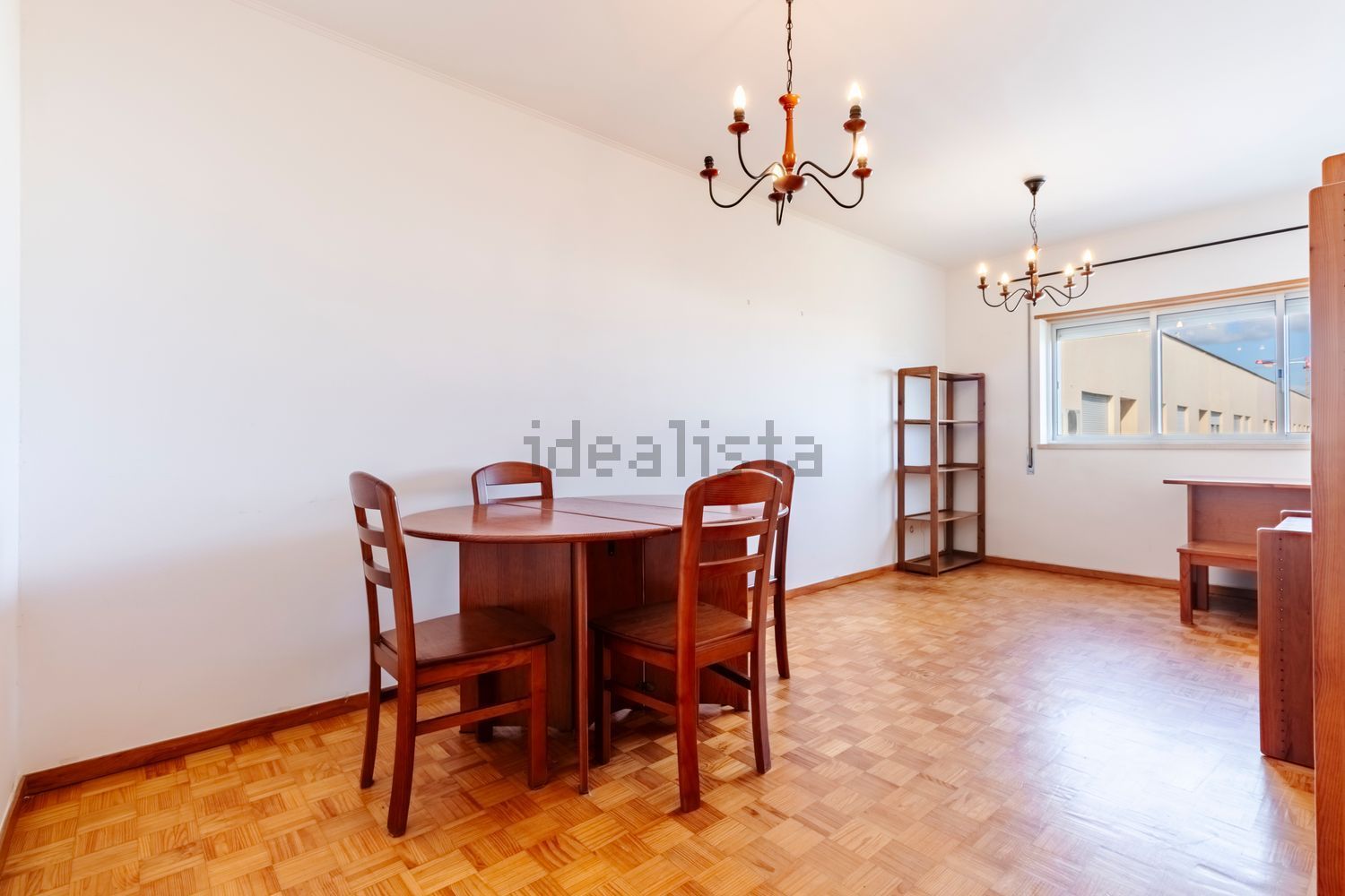 出租公寓 t2在Rua David Mourão Ferreira, 3 - 客厅