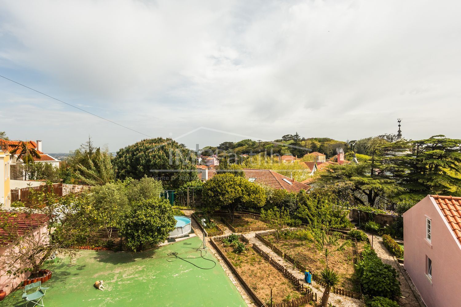 小楼房或独栋别墅出售在Rua Serpa Pinto - 花园