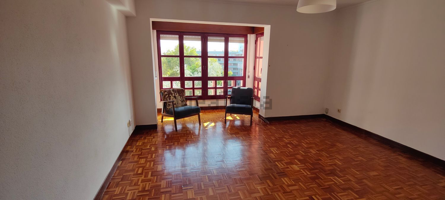 出租公寓 t2在Rua Professor Eduardo Cortesão, 20 - 客厅