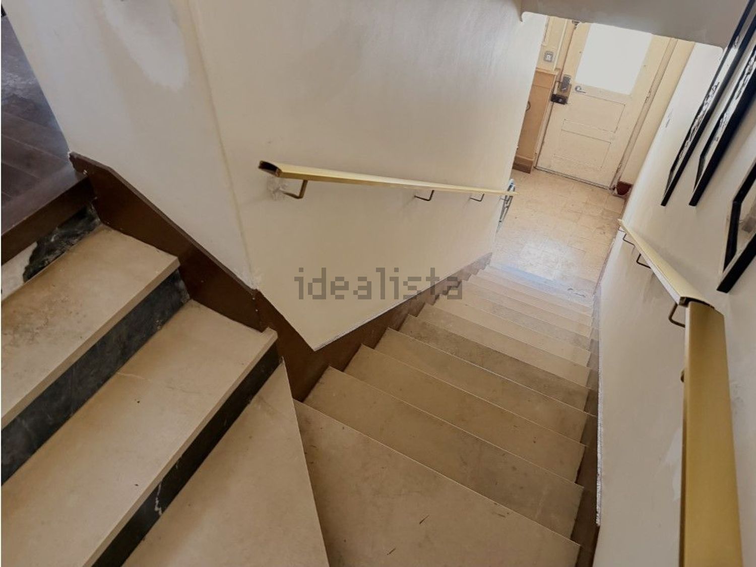 小楼房或独栋别墅出售在Rua Bernardo Martins - 详情