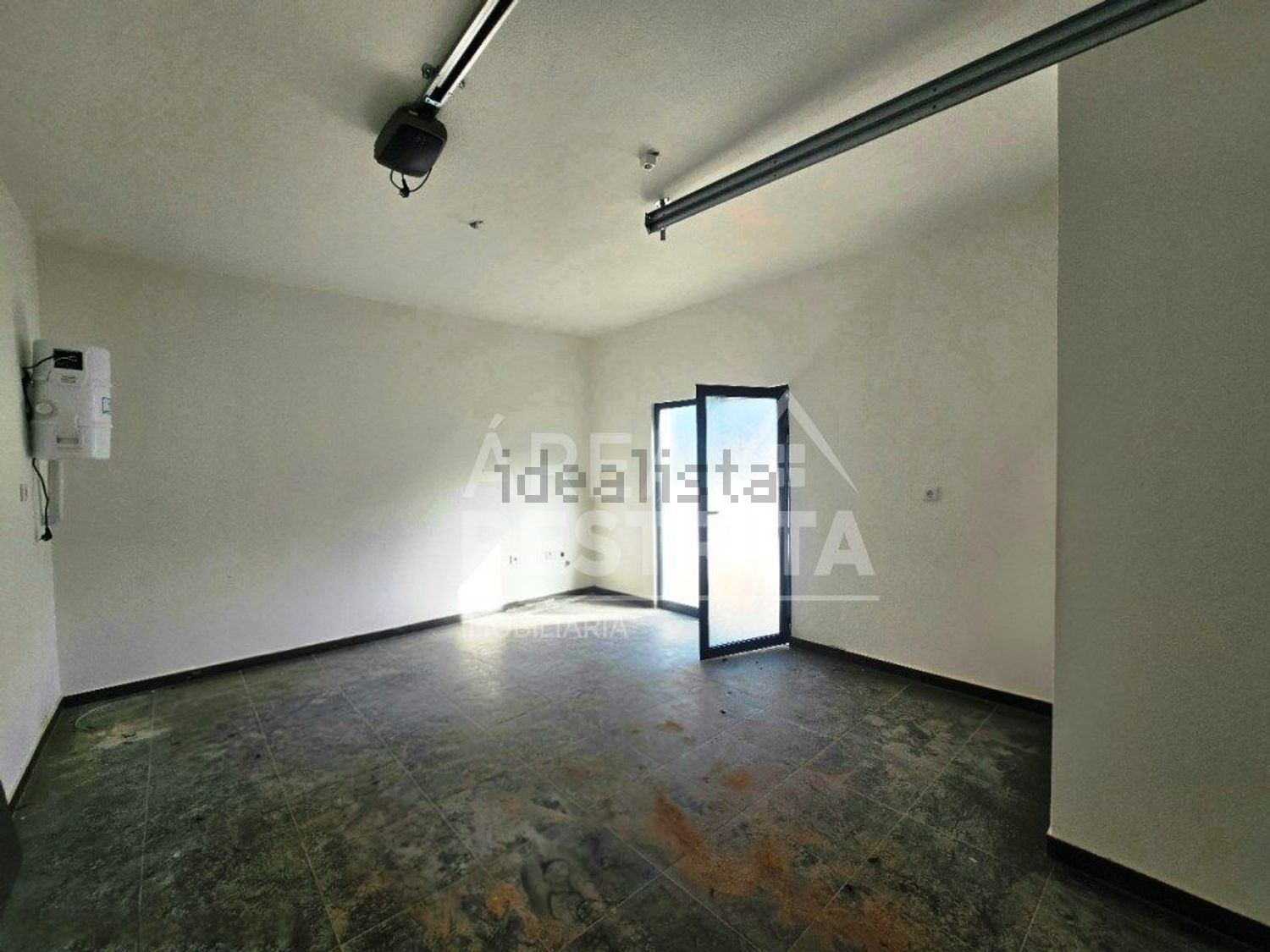 小楼房或独栋别墅出售在Rua Nova da Jardia - 停车位