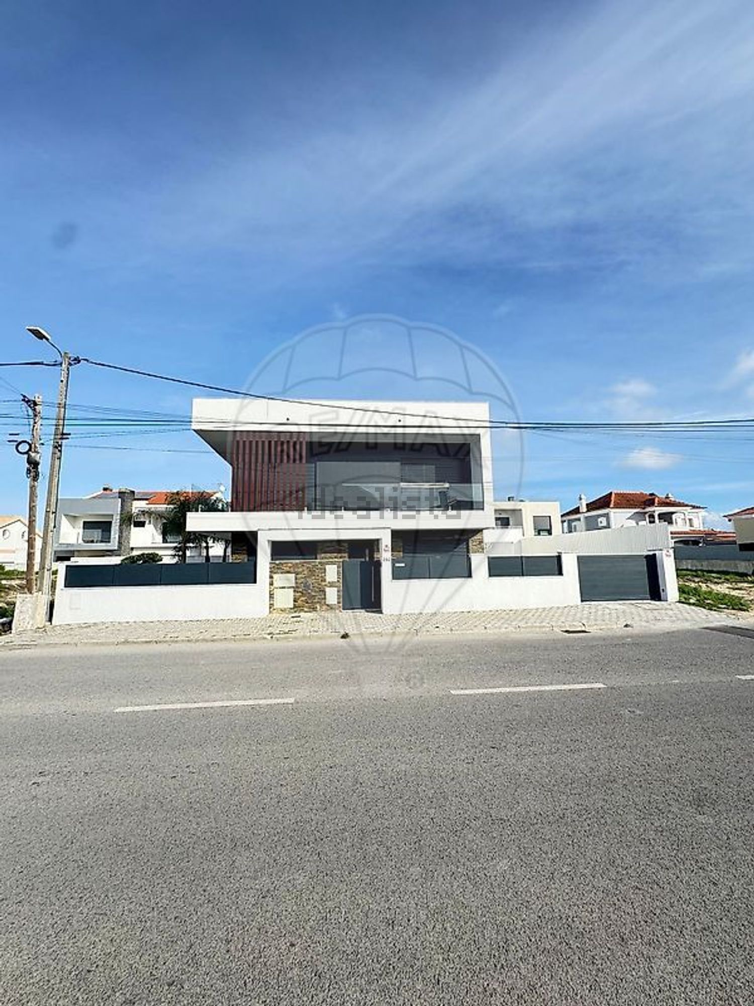 小楼房或独栋别墅出售在Alameda Miguel Torga - 照片