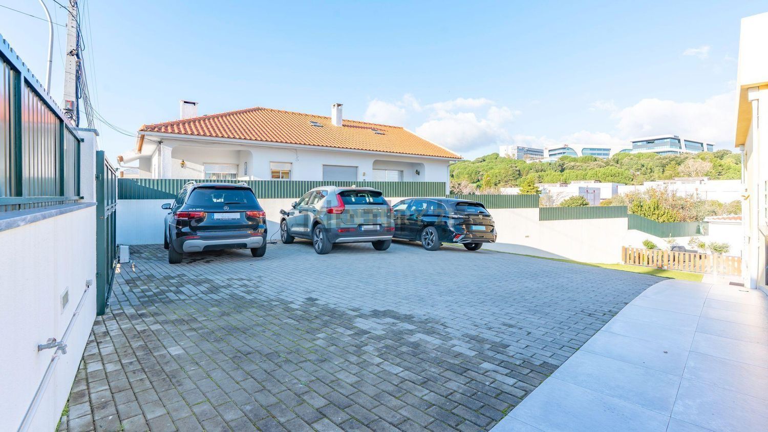 小楼房或独栋别墅出售在Avenida Engenheiro Arantes e Oliveira, 4 - 视线