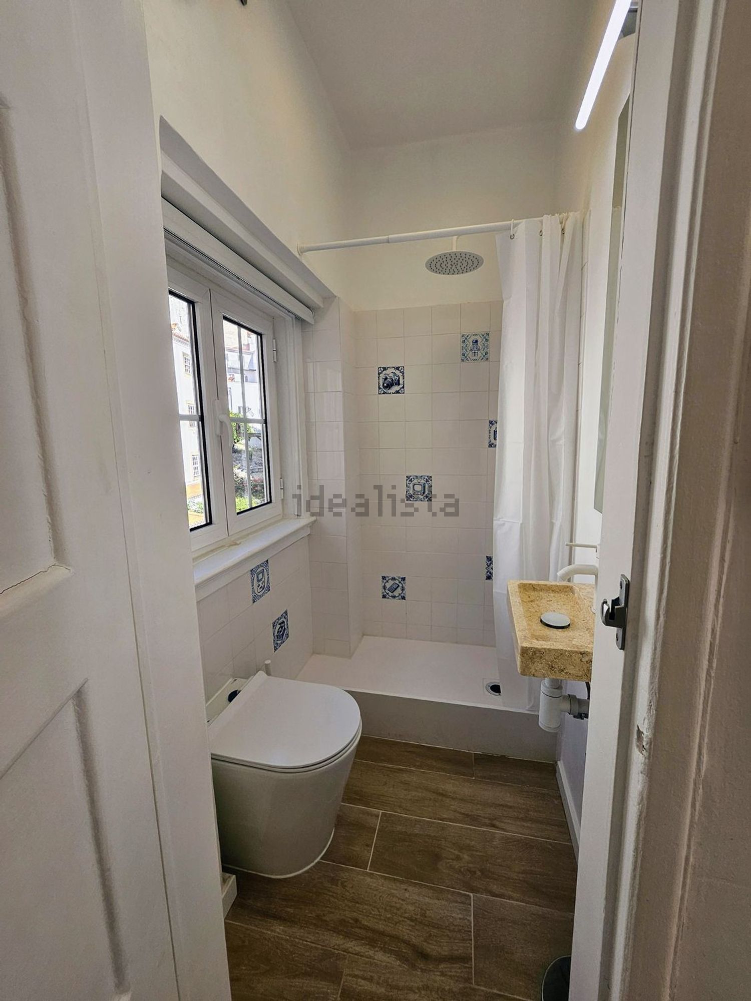 出租t0（单人公寓）在Beco de São Miguel, 13 - 卫生间