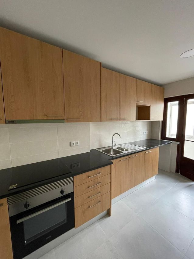 出租t0（单人公寓）在Rua Dom Nuno Álvares Pereira, 8