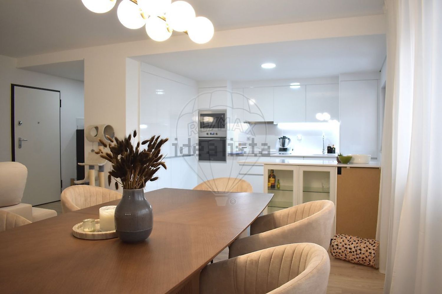 公寓 t2出售在Rua Gago Coutinho e Sacadura Cabral - 客厅