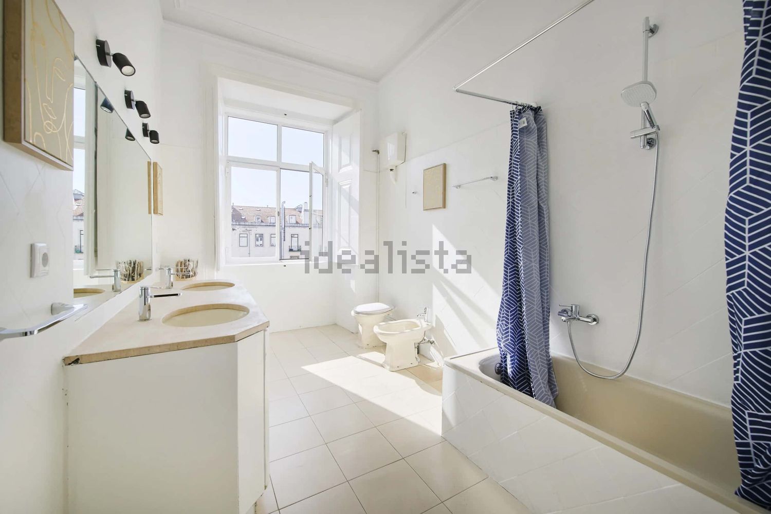 出租房间在Largo Vitorino Damásio, 2 - 卫生间