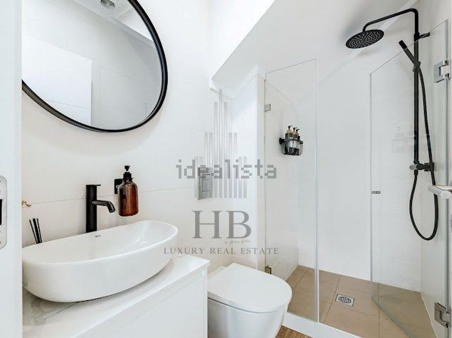 小楼房或独栋别墅出售magoito - 卫生间