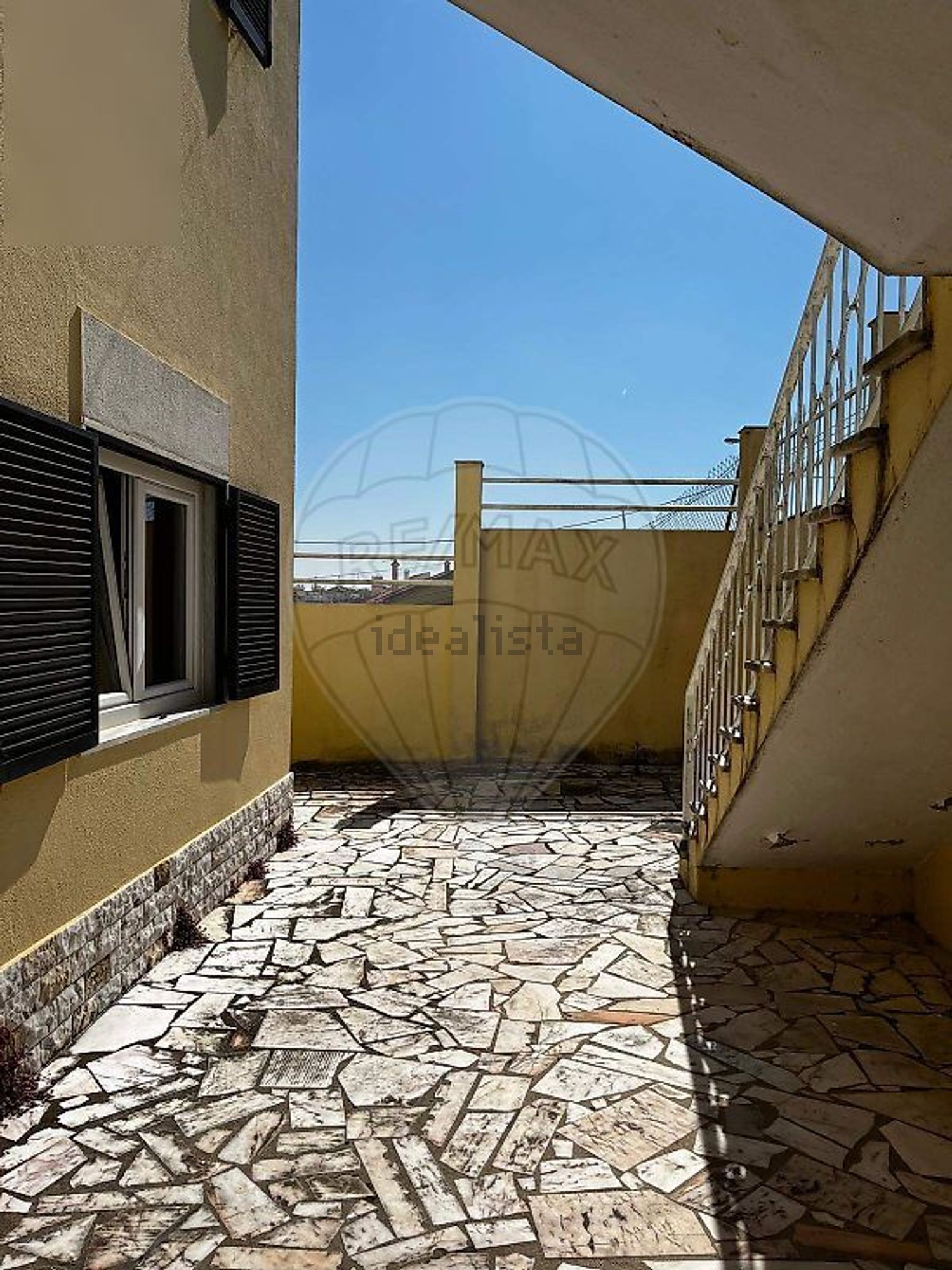 小楼房或独栋别墅出售在Rua Furnas - 阳台