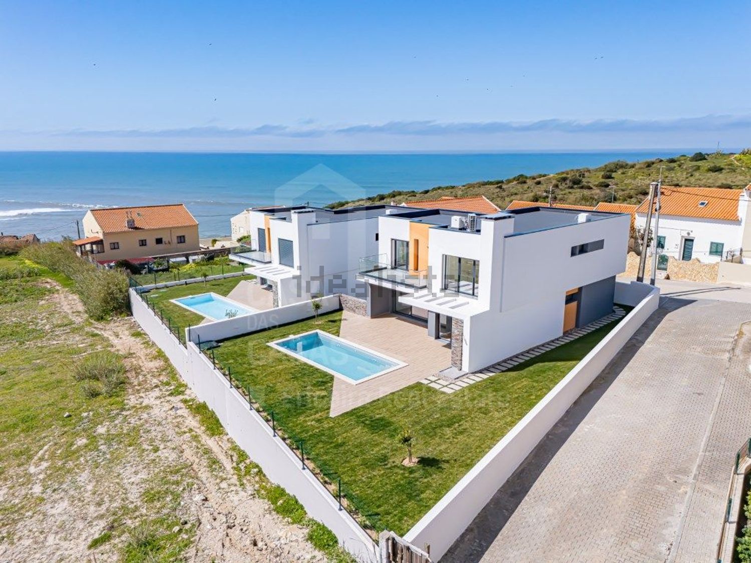 小楼房或独栋别墅出售在São Pedro da Cadeira - 游泳池