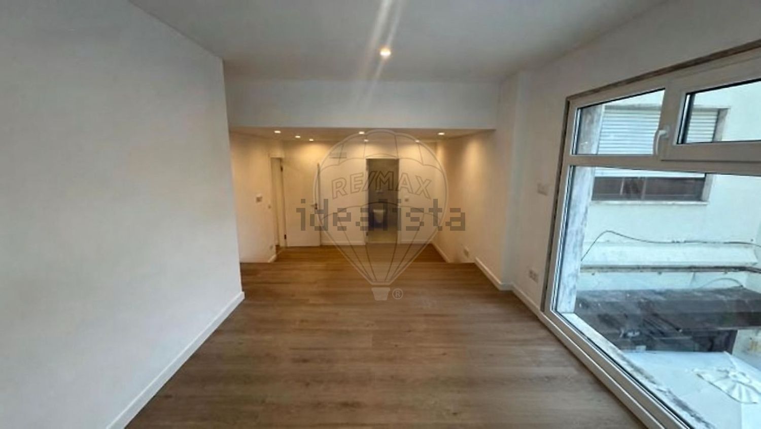 公寓 t2出售在Rua Abel Salazar - 过道