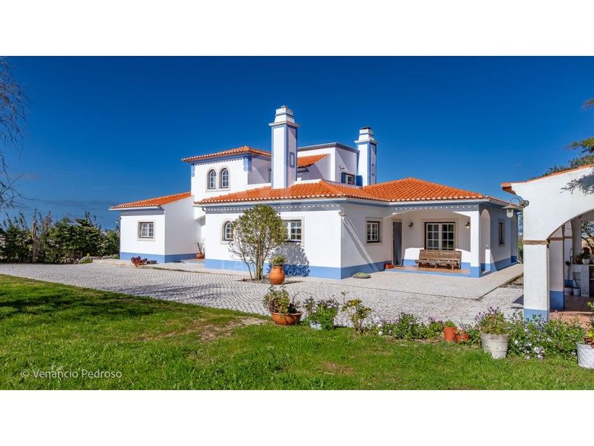 小楼房或独栋别墅出售在Encarnação