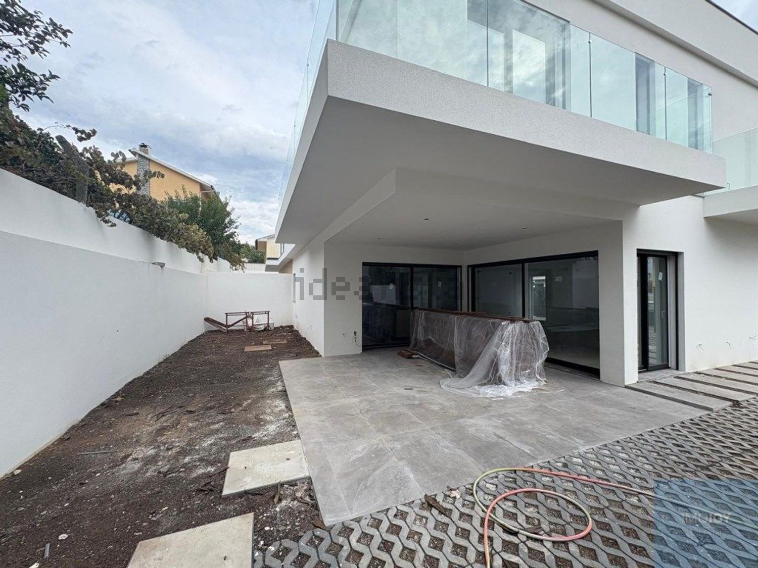 小楼房或独栋别墅出售在Rua Nuno Miguel Rodrigues - 外立面