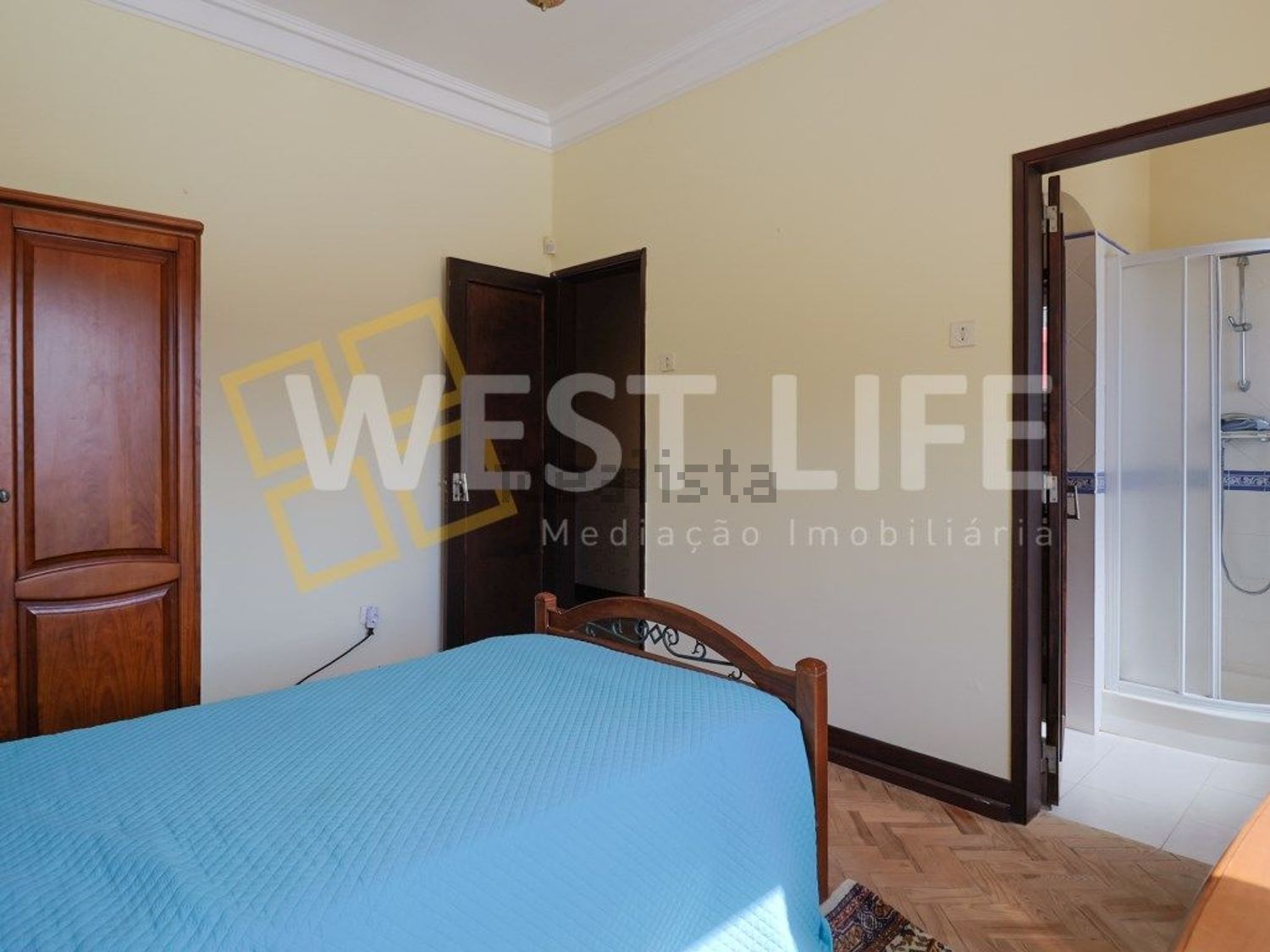 小楼房或独栋别墅出售在São Pedro da Cadeira - 卧室