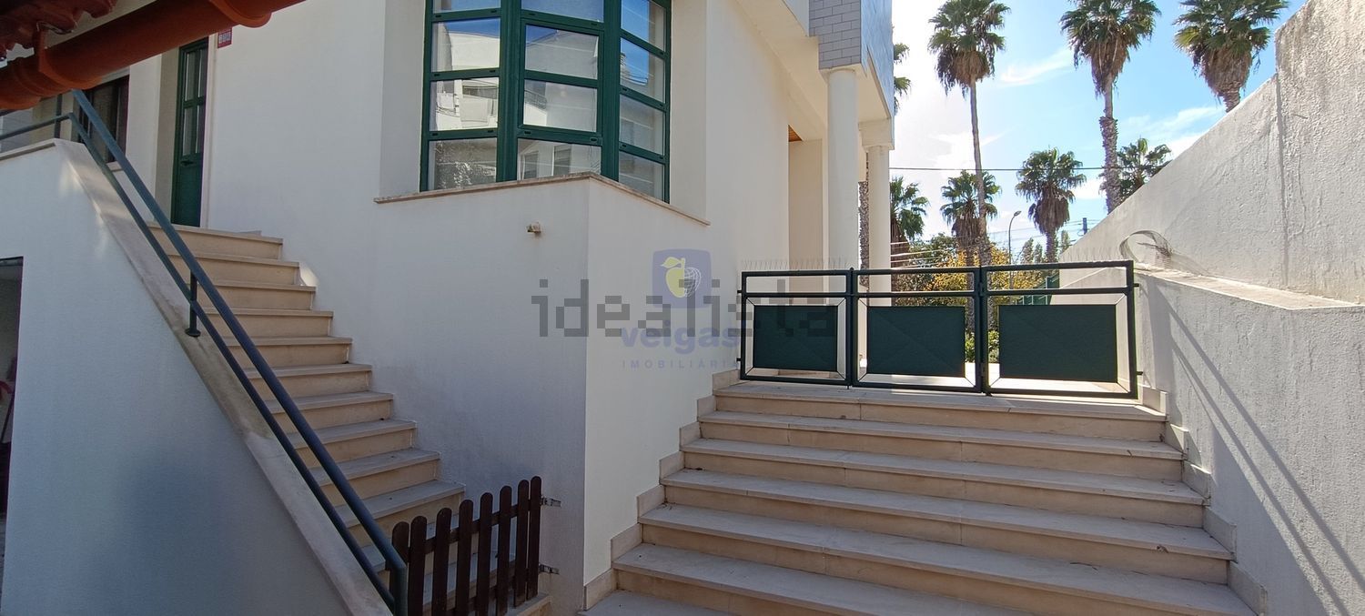 出租小楼房或别墅在Centro - 详情