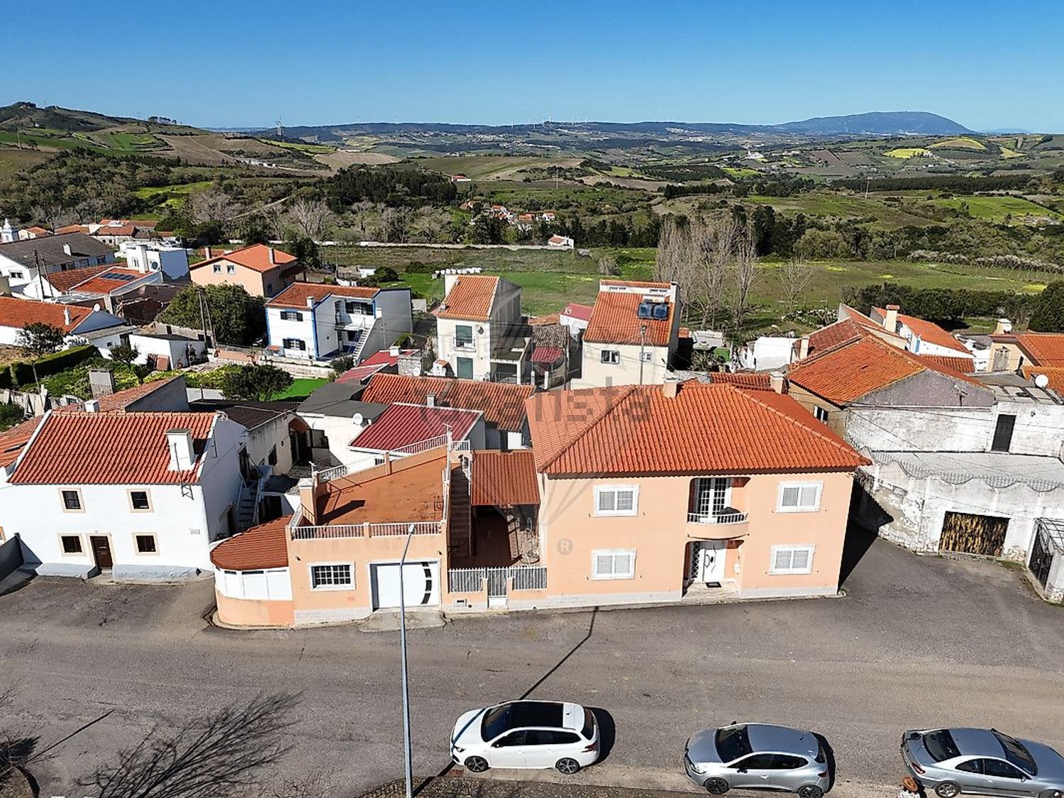 小楼房或独栋别墅出售在São Quintino - 照片