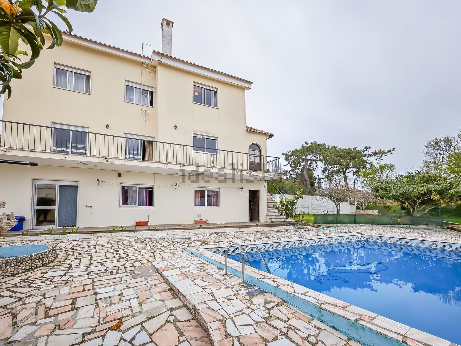 小楼房或独栋别墅出售lapa da serra - 游泳池