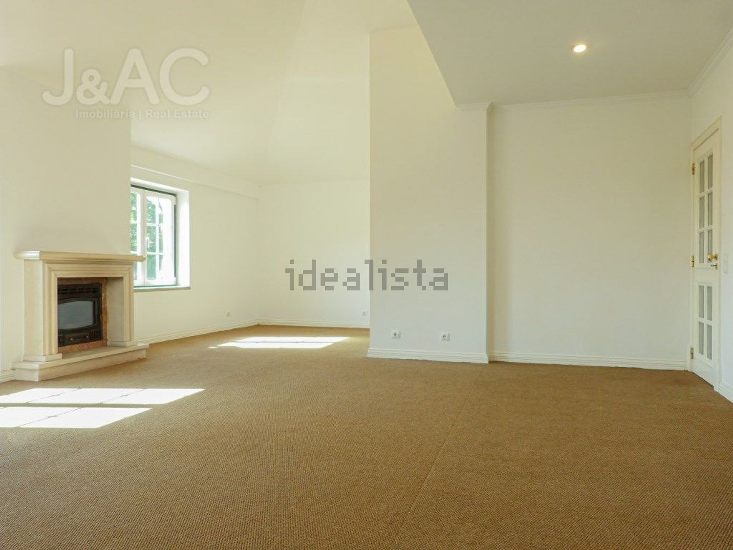 出租公寓 t2在Rua Antonio Carlos Oliveira - 客厅