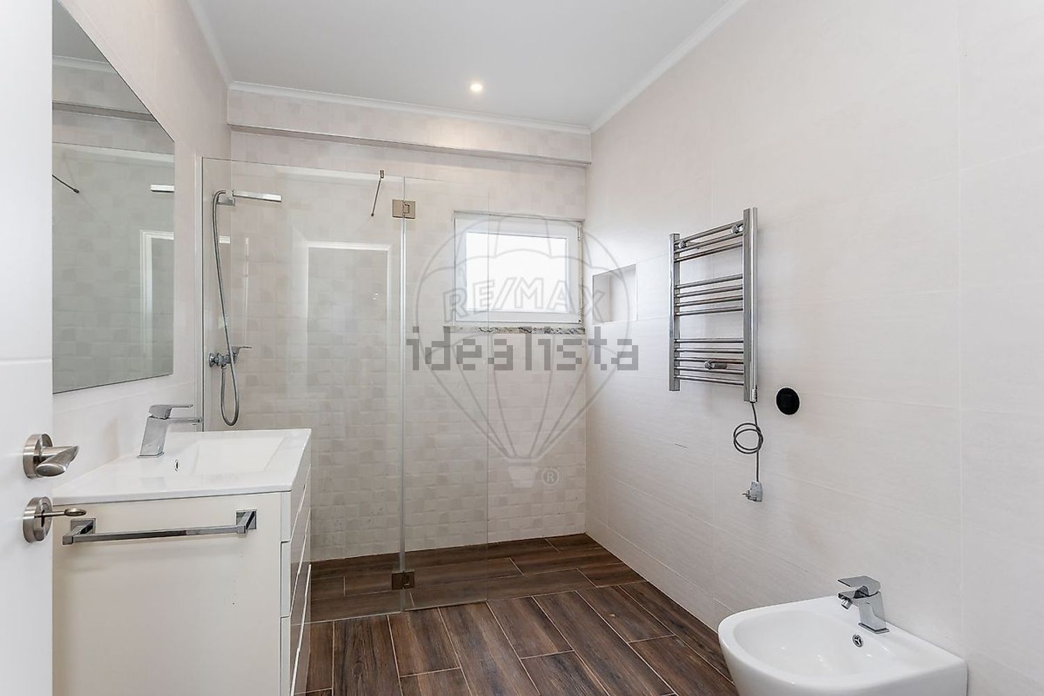 小楼房或独栋别墅出售在Rua Central - 卫生间