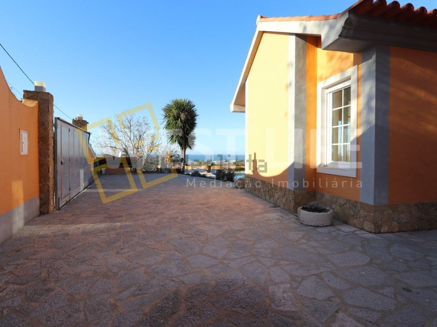 小楼房或独栋别墅出售在Vila de Colares - Mucifal - 外立面