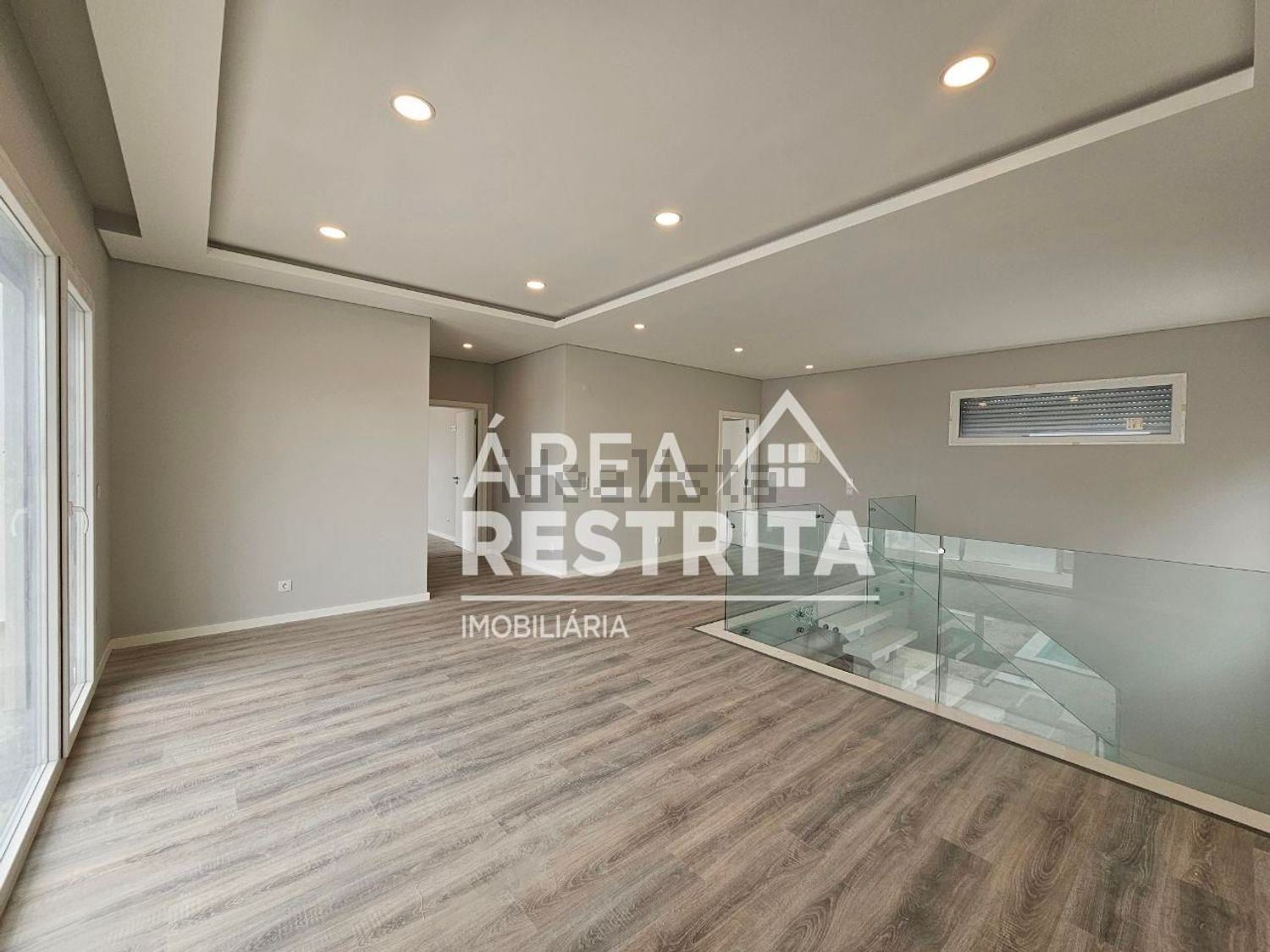 小楼房或独栋别墅出售在Vale de Choupos - Choilo - Galeotas - 客厅