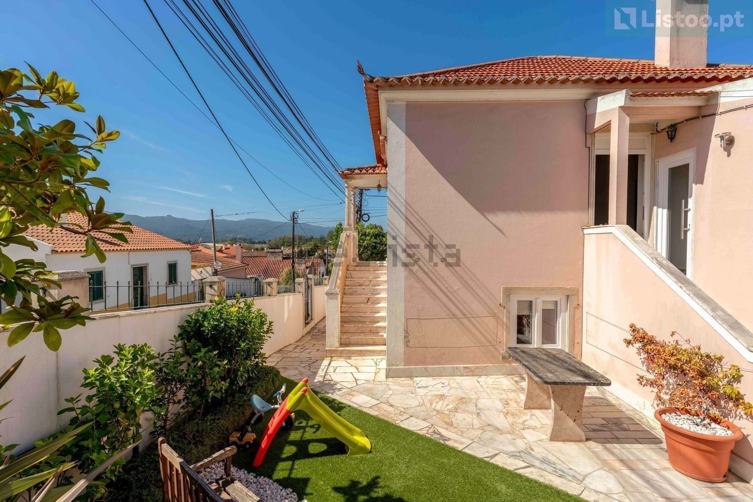 小楼房或别墅出售在Rua Dom António Correia de Sá - 外立面