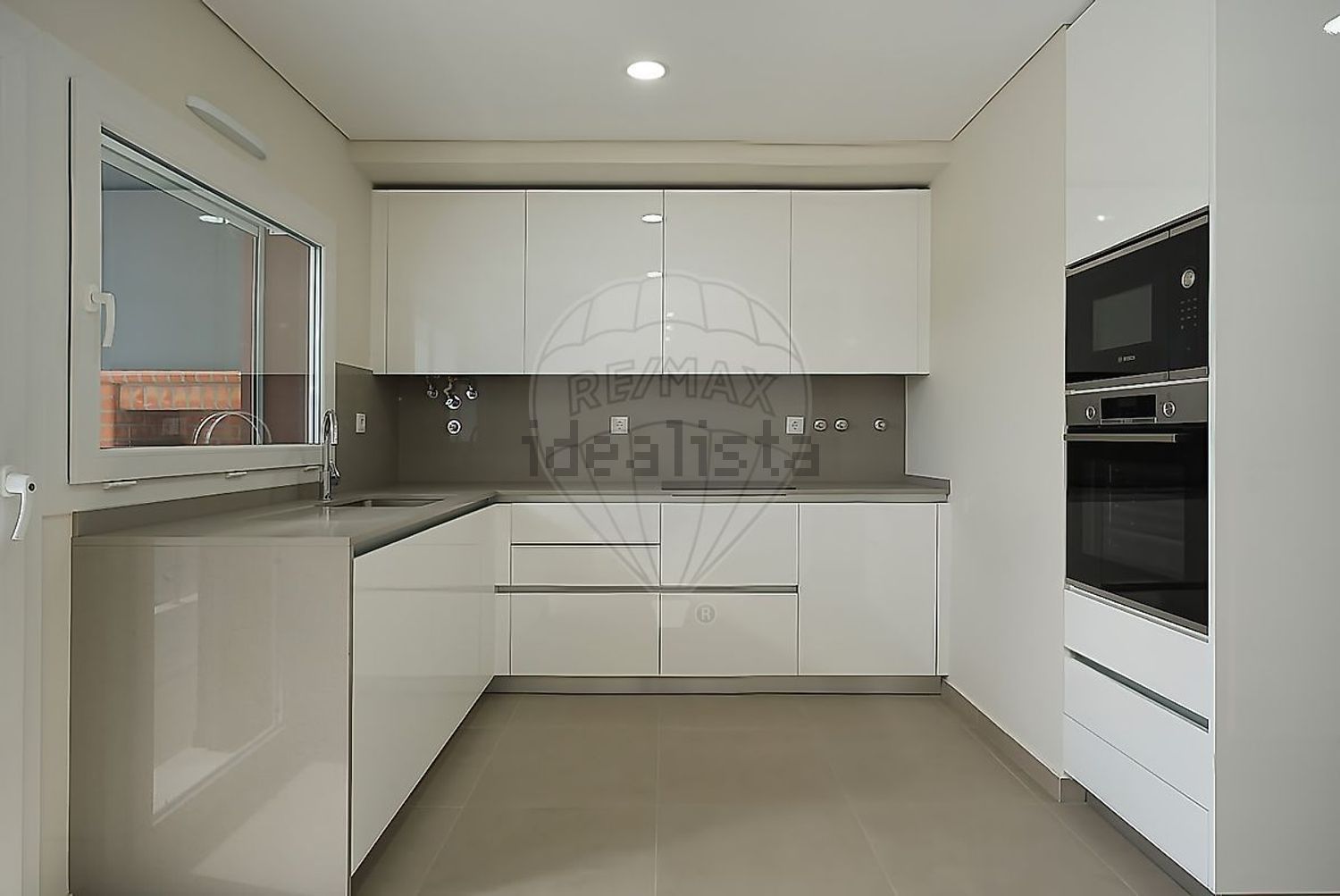 出租公寓 t2在Rua Maria Matos - 厨房