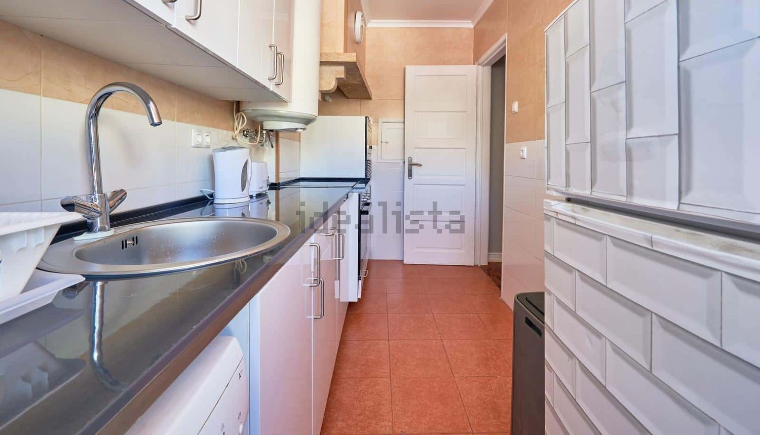 出租房间在Avenida Eduardo Jorge s/n - 厨房