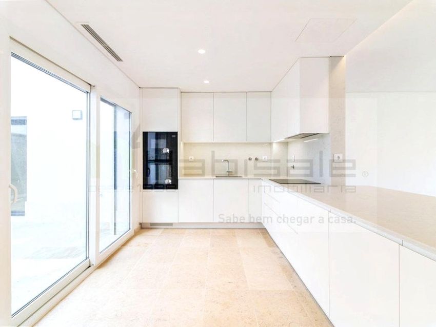 联排别墅出售在Rua Almirante Gago Coutinho, 58 a