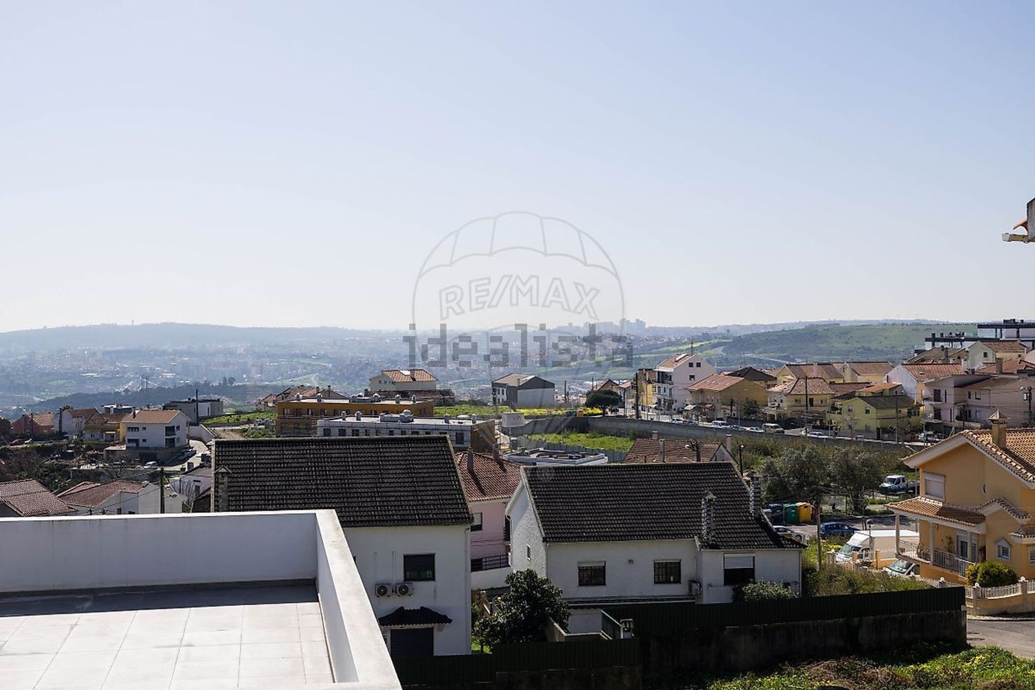 出租小楼房或独栋别墅在Rua Almeida Garrett - 照片