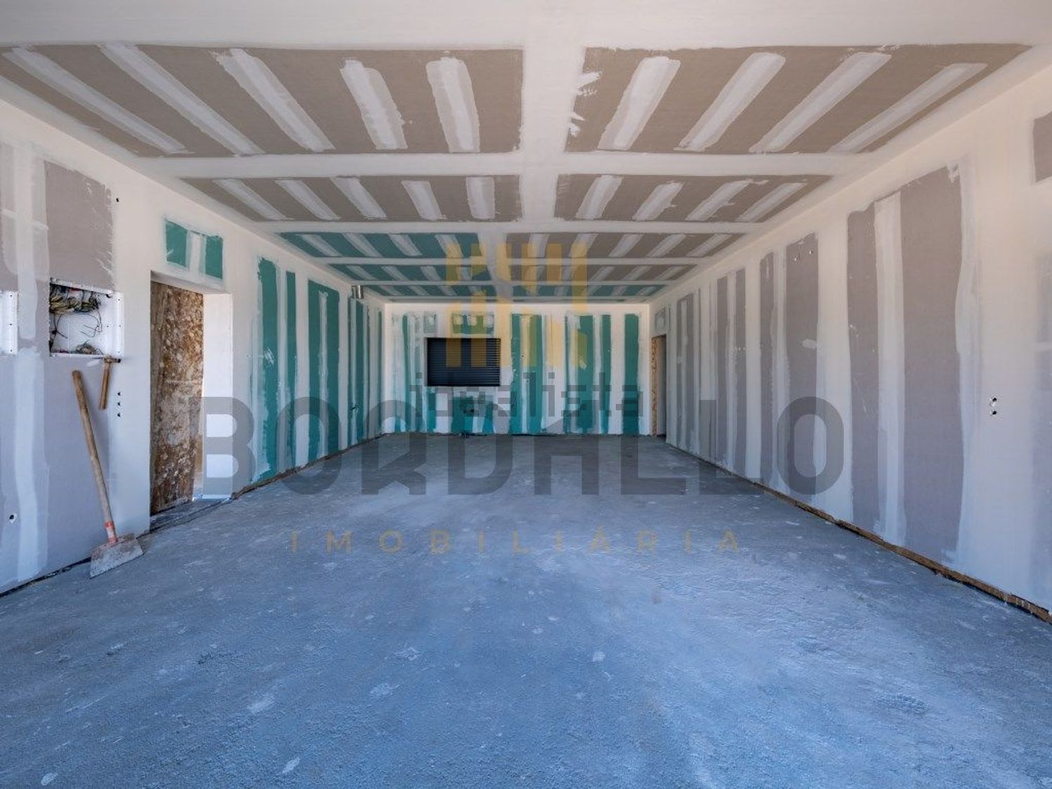 小楼房或独栋别墅出售在Rua do Serrado - 过道