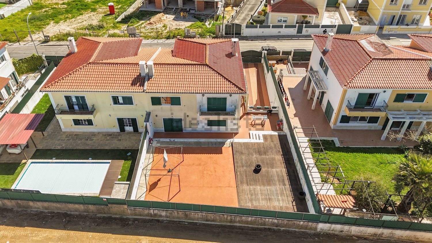 双拼别墅出售在Rua Primeiro de Maio, 3 - 游泳池