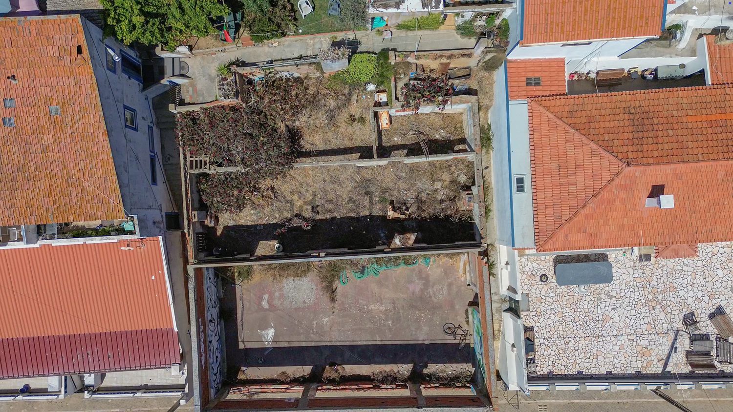 小楼房或独栋别墅出售在Rua do Brejo - 外立面