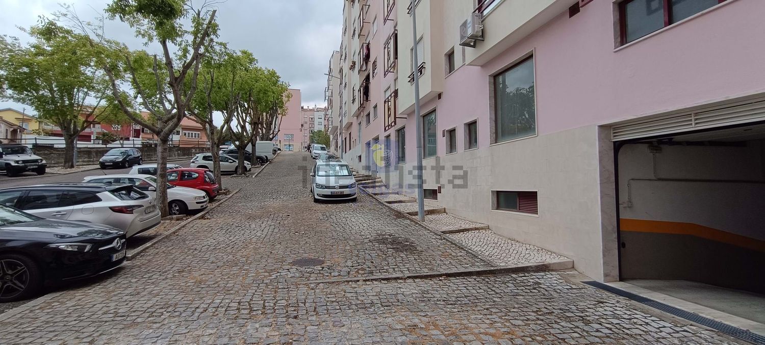 公寓 t2出售在Ramada e Caneças - 视线