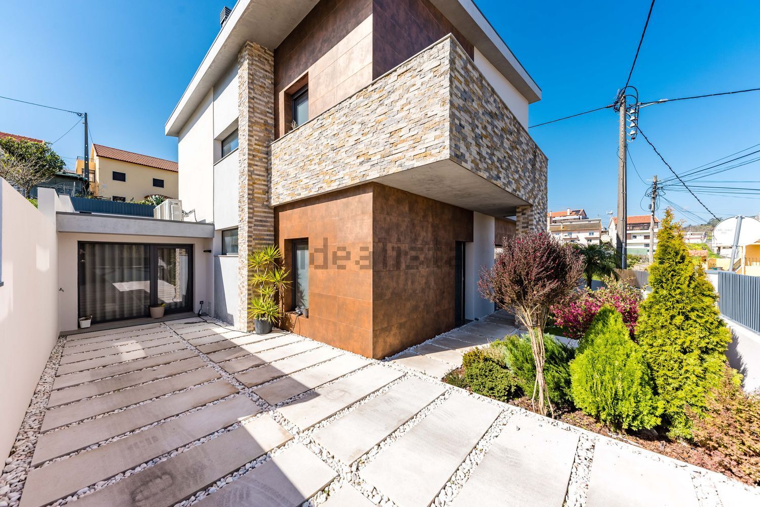 双拼别墅出售在Ramada e Caneças - 外立面