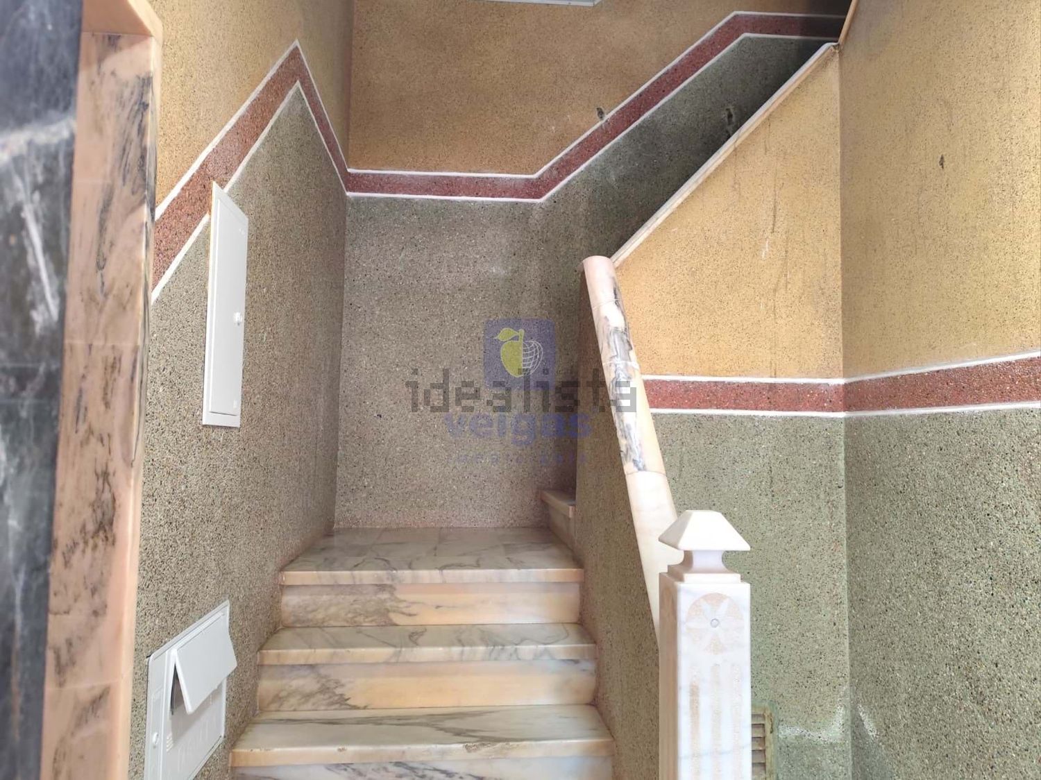 公寓 t2出售在Rua Mestre Afonso Domingues - 楼梯