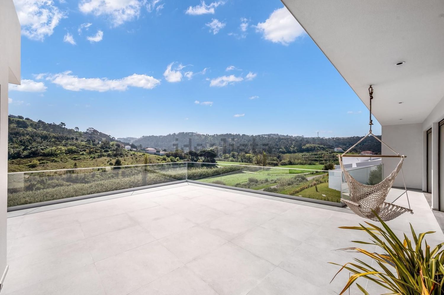 小楼房或独栋别墅出售在Rua das Lombas - 阳台