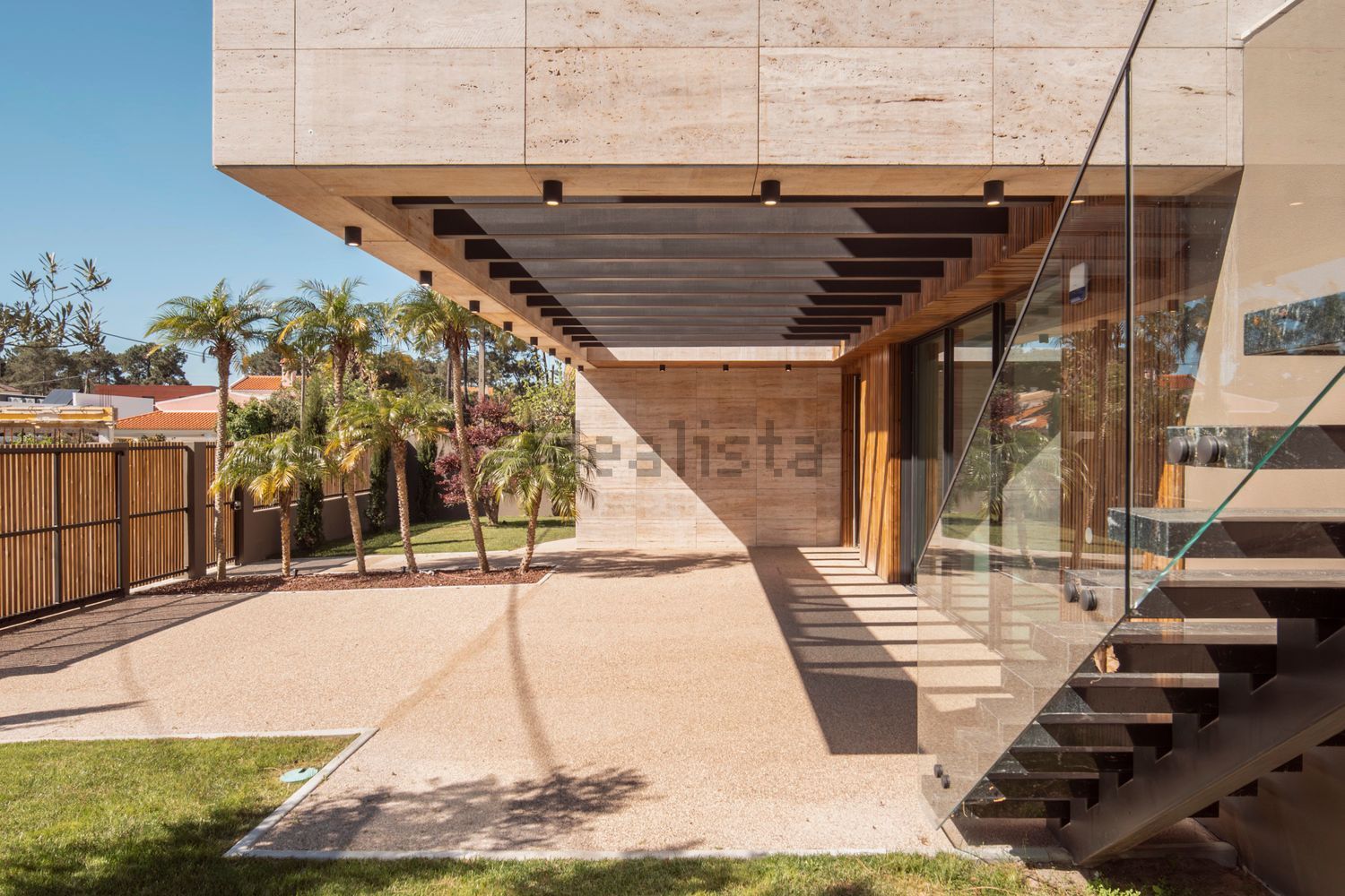 小楼房或独栋别墅出售在Avenida do Mar - 外立面