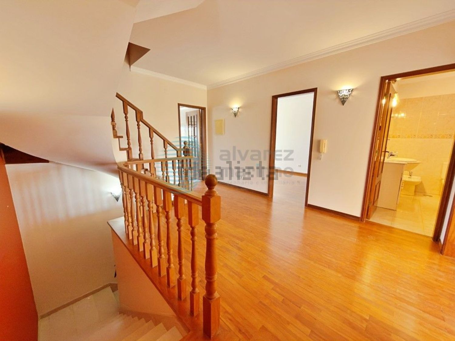 小楼房或独栋别墅出售在Rua 1° de Maio, 3 - 详情