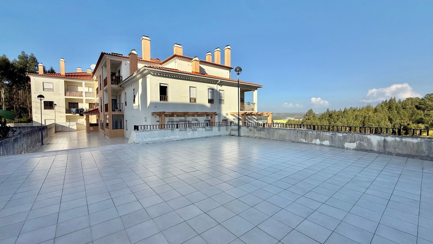 复式公寓出售在Rua das Glicínias, 2 a - 外立面