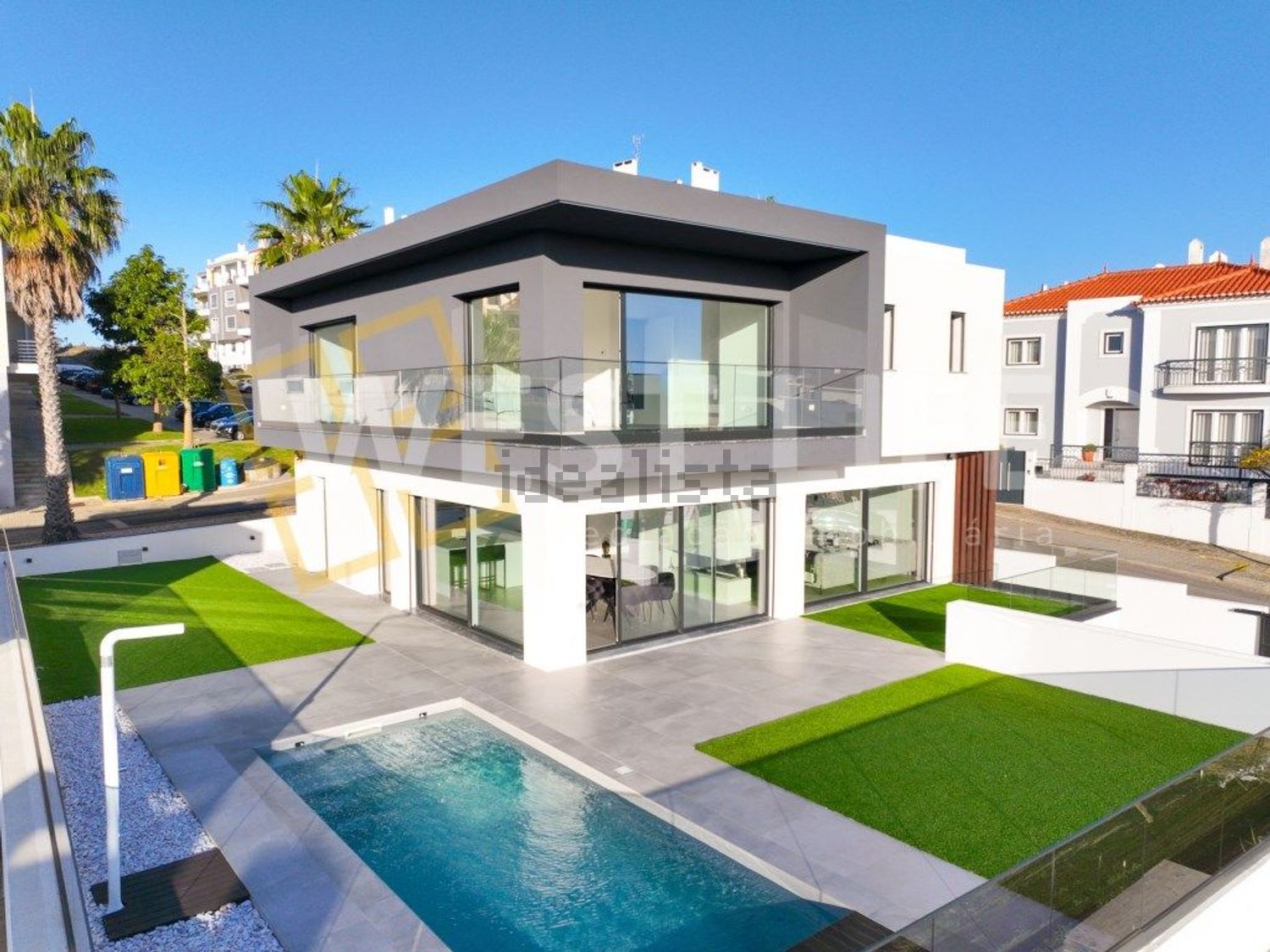 小楼房或独栋别墅出售在Centro - 游泳池