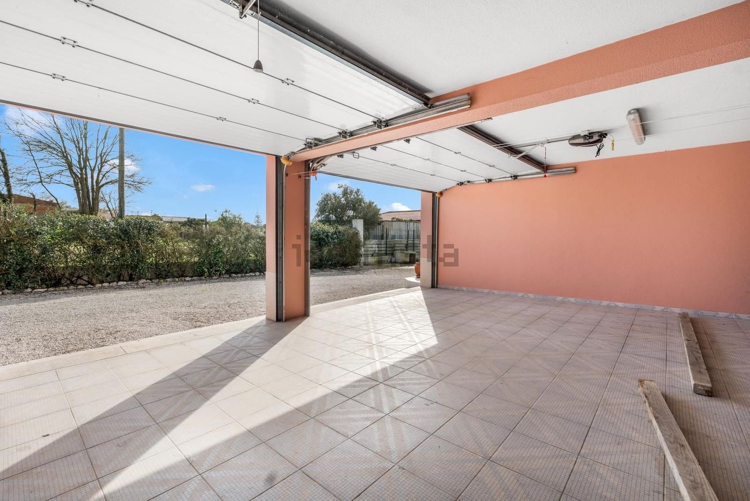 小楼房或独栋别墅出售N10 - 阳台